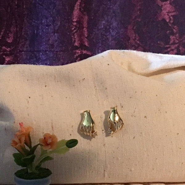 Earring hand shaped/18K gold plated snowy white jewel