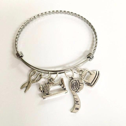 Charm bracelet; seamstress theme/Loves to sew!