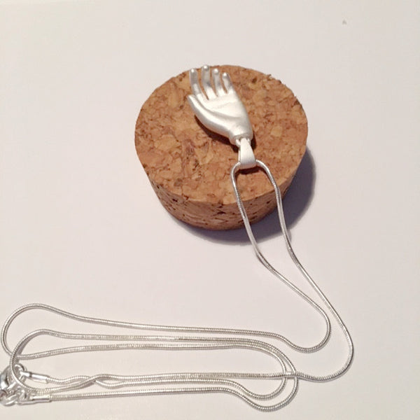Necklace/hand therapy jewelry/resting attitude of the hand