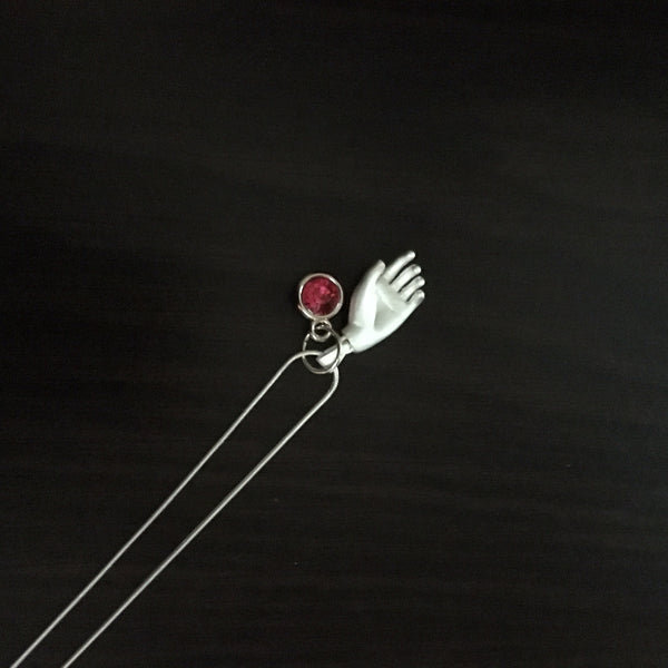 Necklace/hand therapy jewelry/resting attitude of the hand
