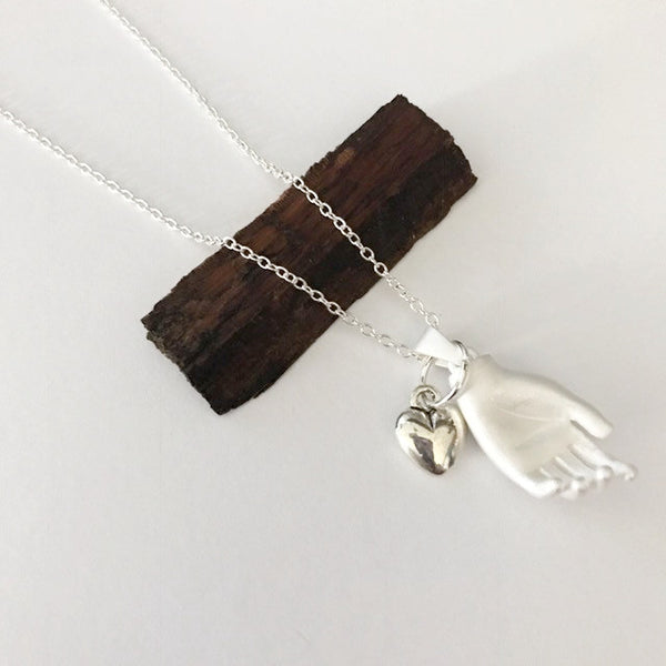 Necklace/hand therapy jewelry/resting attitude of the hand