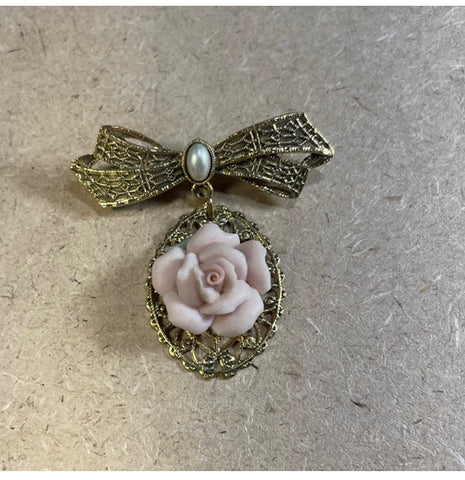 Victorian Style Brooch gold base with pink rose